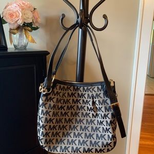 Michael Kors Signature bag